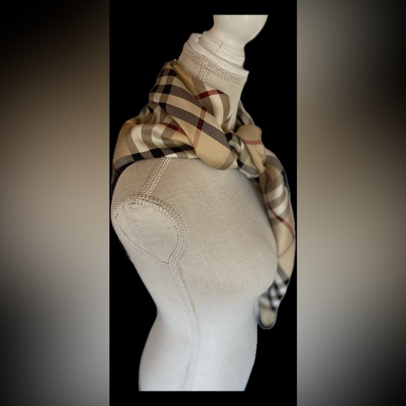 BURBERRY HUGE🔥SILK MEGA Nova Check Scarf! 34”x 34”🔥GORGEOUS🔥EUC🔥MUST SEE👀OS - Picture 5 of 16